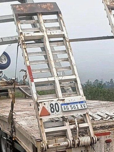 Camión despistó y colisionó con un cartel en la Autovía 14