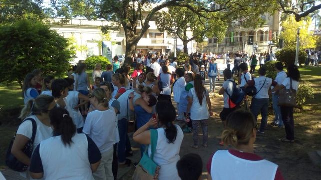 Docentes de Agmer se manifestaron en toda la provincia