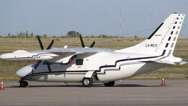 El avión. Acá hay algo muy raro