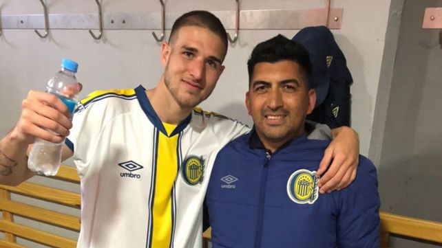 Dupla auriazul.&nbsp; Agustín Módica y Alberto Valiente festejan el triunfo del canalla en Carcarañá.&nbsp;