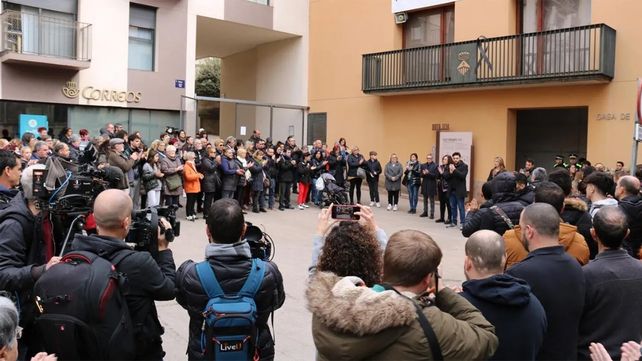 La abuela de las gemelas que saltaron de un tercer piso aseguró que sufrían bullying en la escuela