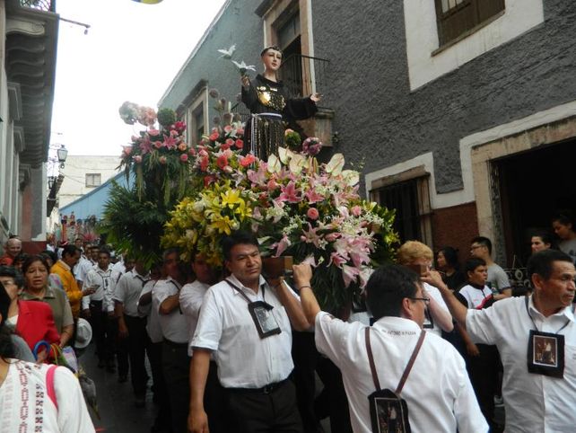 Callejoneadas, al ritmo de la música y las tradiciones