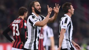 Higuaín pasó los 100 goles en el triunfo de Juventus sobre Milan