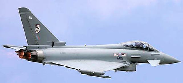 Inglaterra envi&oacute; cuatro aviones a  las Malvinas y Argentina protest&oacute;