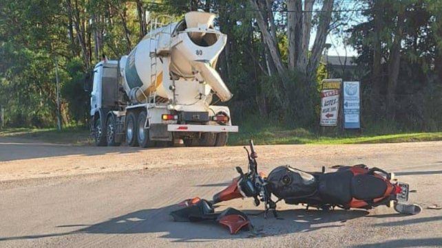 Un joven de 20 años sufrió una fractura en una de sus piernas en un accidente de tránsito. Sucedió en la localidad de San José