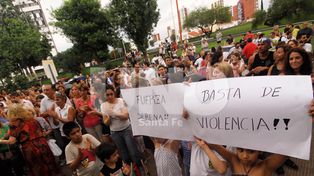Más de 500 personas se unieron en un abrazo simbólico por Serena