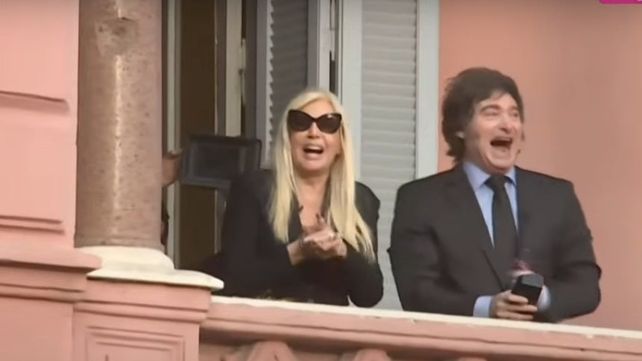 Susana Giménez junto a Javier Milei en el balcón de la Casa Rosada