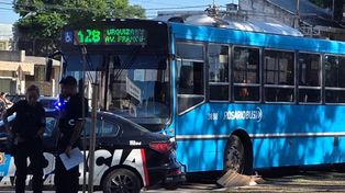 Fatal accidente en bulevar Oroño: un hombre murió tras ser embestido por un colectivo