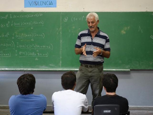 Juan Farina fue mencionado por Macri como un docente ejemplar