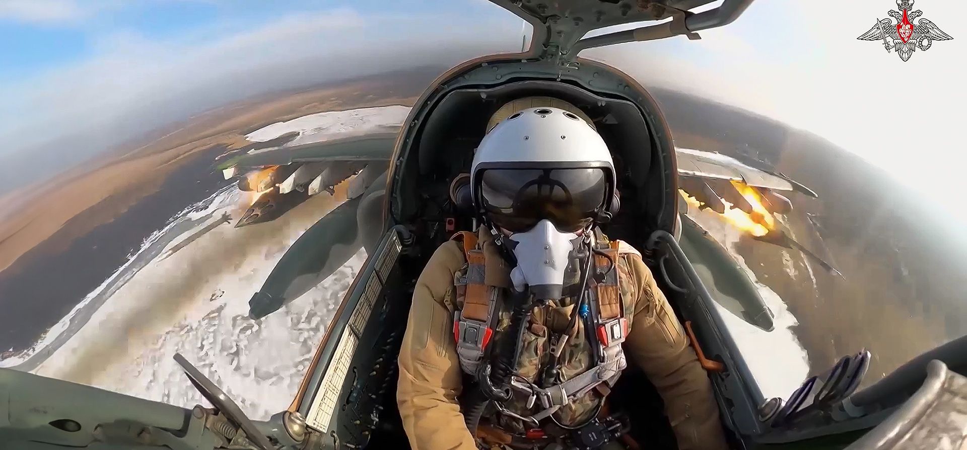 Captura de vídeo publicado por el servicio de prensa del Ministerio de Defensa ruso el martes 20 de febrero de 2024 muestra un avión de ataque terrestre Su-25 de la fuerza aérea rusa disparando cohetes durante una misión sobre Ucrania. (Servicio de Prensa del Ministerio de Defensa de Rusia vía AP) Captura de vídeo publicado por el servicio de prensa del Ministerio de Defensa ruso el martes 20 de febrero de 2024 muestra un avión de ataque terrestre Su-25 de la fuerza aérea rusa disparando cohetes durante una misión sobre Ucrania. (Servicio de Prensa del Ministerio de Defensa de Rusia vía AP)