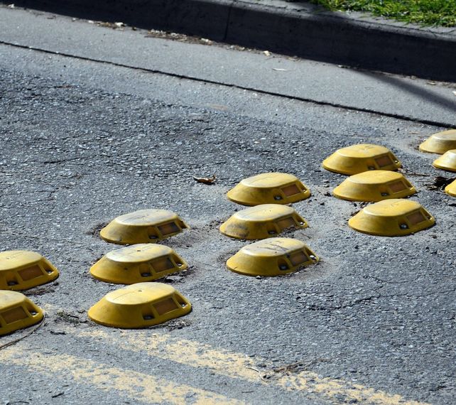 El municipio de Santa Fe licitó la compra de reductores de velocidad y tachas para mejorar la seguridad vial