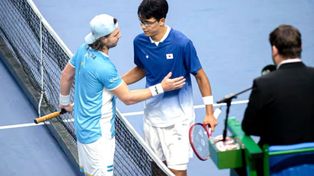 La resignación de Marco Trungellitti, que consumó la derrota argentina. A remarla de nuevo en la Copa Davis.