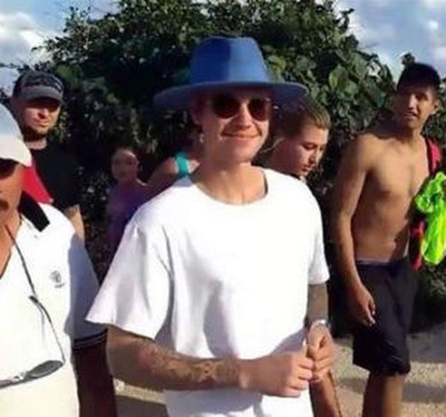 Justin Biber llegó con sus colaboradores a las ruinas de Tulum pero pidió prvacidad y no se la dieron.