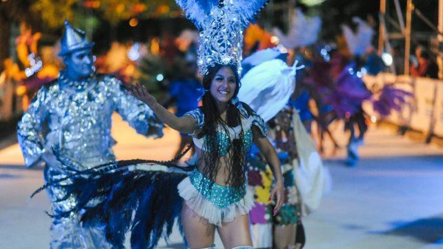 Calle Maciá recibe las noches del carnaval de Paraná