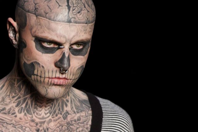Impresionante. Zombie Boy desfiló en París