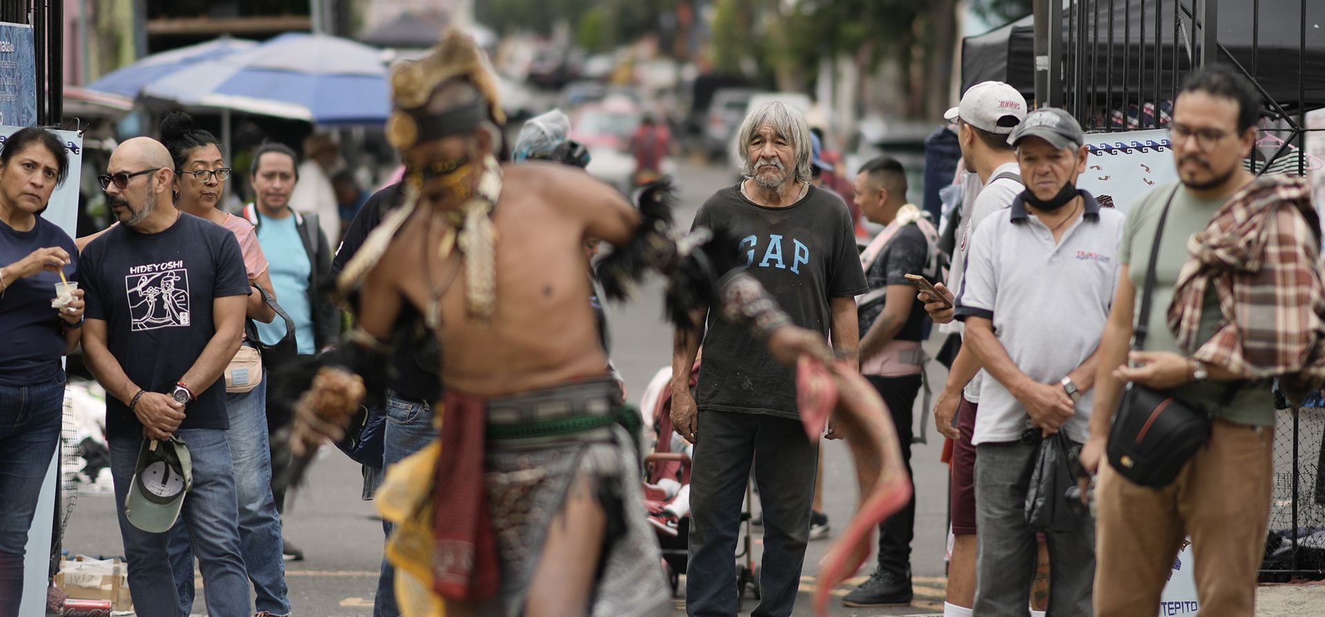 La gente observa a bailarines mexicas actuar durante una ceremonia en conmemoración del 503º aniversario de la caída de la capital del imperio azteca, Tenochtitlan, en la Ciudad de México, el martes 13 de agosto de 2024. (Foto AP/Eduardo Verdugo) La gente observa a bailarines mexicas actuar durante una ceremonia en conmemoración del 503º aniversario de la caída de la capital del imperio azteca, Tenochtitlan, en la Ciudad de México, el martes 13 de agosto de 2024. (Foto AP/Eduardo Verdugo)