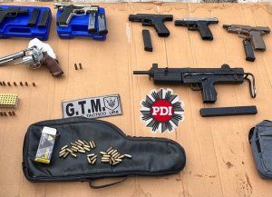 Las Flores: hallaron una ametralladora, 117 balas y otras seis armas