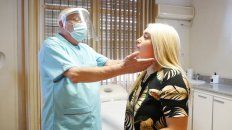 El cirujano plástico Orlando Dalpino en la consulta con la instagramer Camila Ramallo El cirujano plástico Orlando Dalpino en la consulta con la instagramer Camila Ramallo