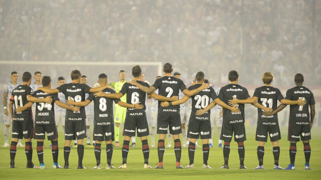 La formación leprosa de frente a la gente