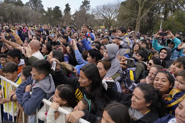 Una multitud copó este domingo la Ciudad Deportiva. Todos se fueron contentos.