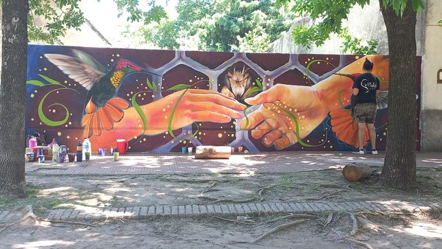 Pinceladas de arte entre quince muralistas en el aniversario de Carrizales