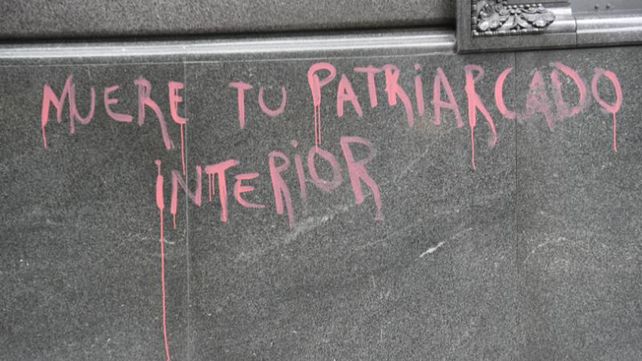 Las fotos de las pintadas con aerosol que ensuciaron fachadas de edificios públicos y privados