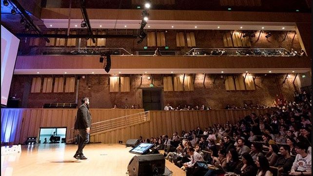 Un día para debatir acerca de redes sociales y comunicación digital en Paraná