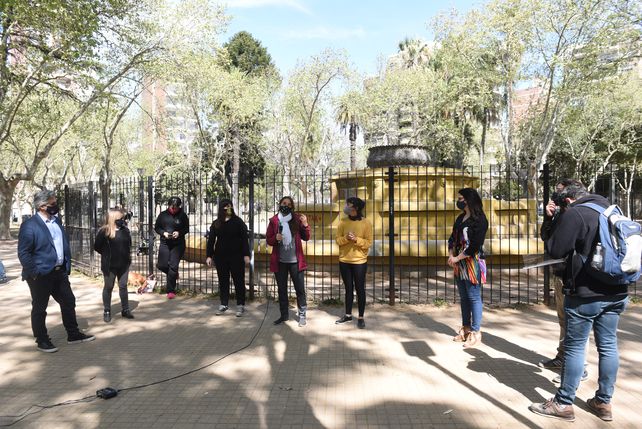 Flores para la República de la Sexta: un barrio que recupera color y bucea en su historia