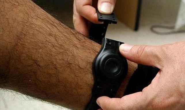 La provincia realizará una prueba piloto de tobilleras duales para prohibiciones de acercamiento