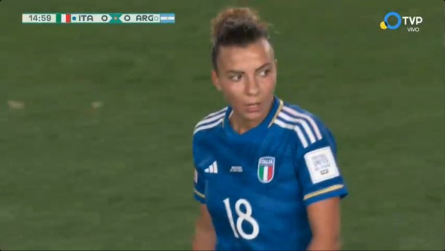 El VAR le anuló un gol a Italia por una evidente posicion adelantada.