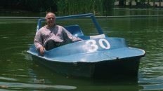 Fuera de protocolo, Lifschitz posa para La Capital en un bote del Laguito del parque Independencia en enero de 2002. Fuera de protocolo, Lifschitz posa para La Capital en un bote del Laguito del parque Independencia en enero de 2002.