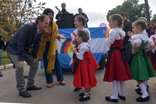 Bordet destinará parte del crédito internacional para que las juntas de gobierno compren maquinaria