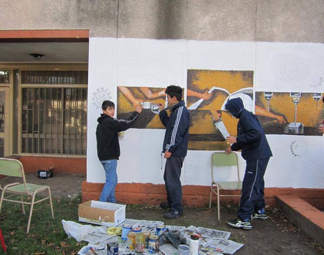 Educar para el trabajo, el mural de la Técnica Nº 466