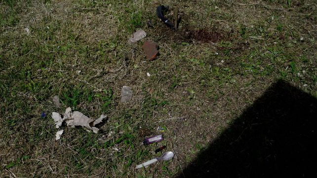 Las escena del crimen de Chaparrito, el 20 de enero pasado, en Parque del Mercado. Y los restos de sus últimos momentos de vida.