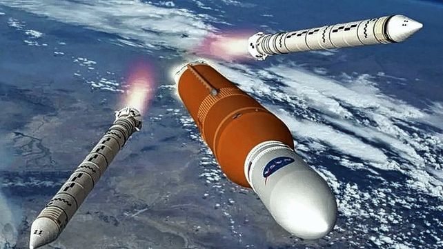 El cohete que se prepara para ir a la Luna regresa al hangar para reparaciones