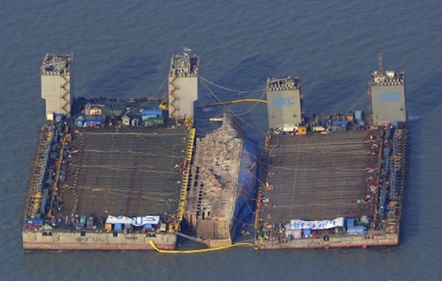 Pavoroso. El Sewol naufragó por exceso de carga. El capitán está preso.