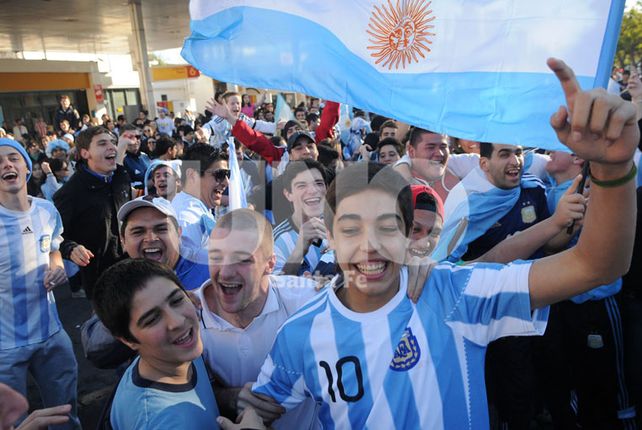 Los santafesinos deliraron a puro festejo con el triunfo agónico de Argentina frente a Suiza