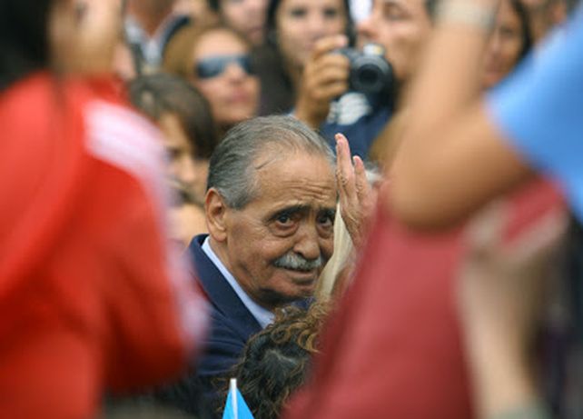 Dirigentes políticos y de organizaciones de derechos humanos recordaron al fallecido fiscal Julio Cesar Strassera como un “valiente”.