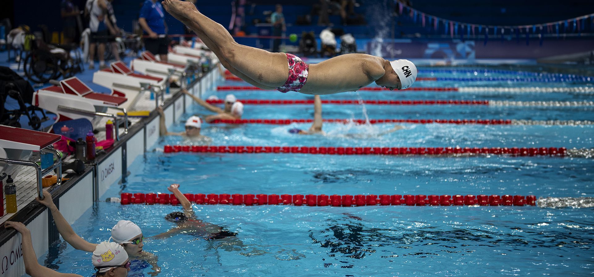 Yuan Weiyi, de China, salta a la piscina durante una sesión de entrenamiento antes de los Juegos Paralímpicos de 2024, el martes 27 de agosto de 2024, en París, Francia. (Foto AP/Emilio Morenatti) Yuan Weiyi, de China, salta a la piscina durante una sesión de entrenamiento antes de los Juegos Paralímpicos de 2024, el martes 27 de agosto de 2024, en París, Francia. (Foto AP/Emilio Morenatti)