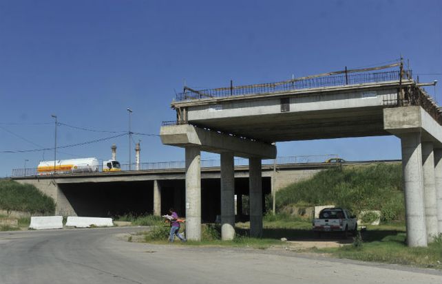 A siete años. Aún falta terminar el puente que conecta la Circunvalación con la ruta nacional 34.