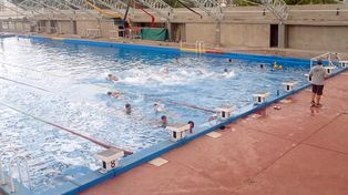 La pileta olímpica del Club Provincial en parque Cura ahora cuenta con vestuarios y baños aptos para la competencia nacional con la que se reinaugurará en marzo campeonato Nacional de Cadetes.