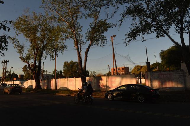 Vecinos de barrio Tablada piden la intervención de un club tomado