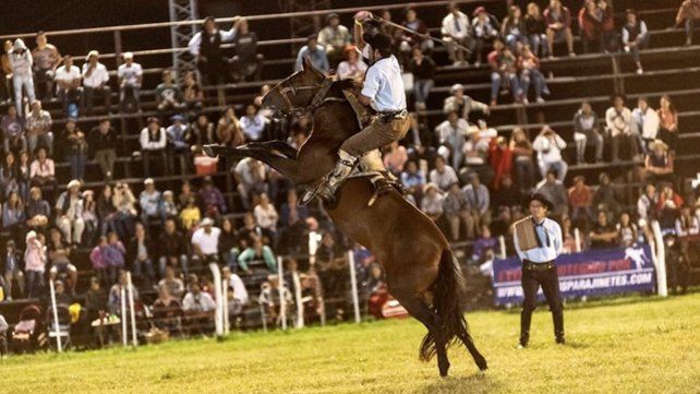 Festival Nacional de Jineteada y Folklore