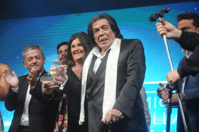 Hubo sorpresa en La Feliz y Cacho Castaña se llevó el premio Estrella de Mar de Oro