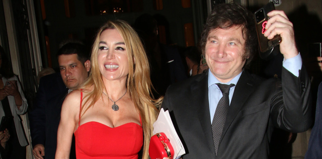 El viernes, Milei fue al teatro Colón junto a la actriz Fátima Flórez (su pareja) y lo recibieron con cánticos: “Vos sos la dictadura”.