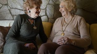 Mema y Ramona:&nbsp; “Te das cuenta cuando viene uno de afuera porque no te saluda”