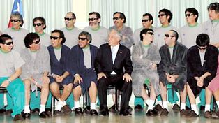Los 33 mineros tratan de rehacer su vida luego del rescate y la fama