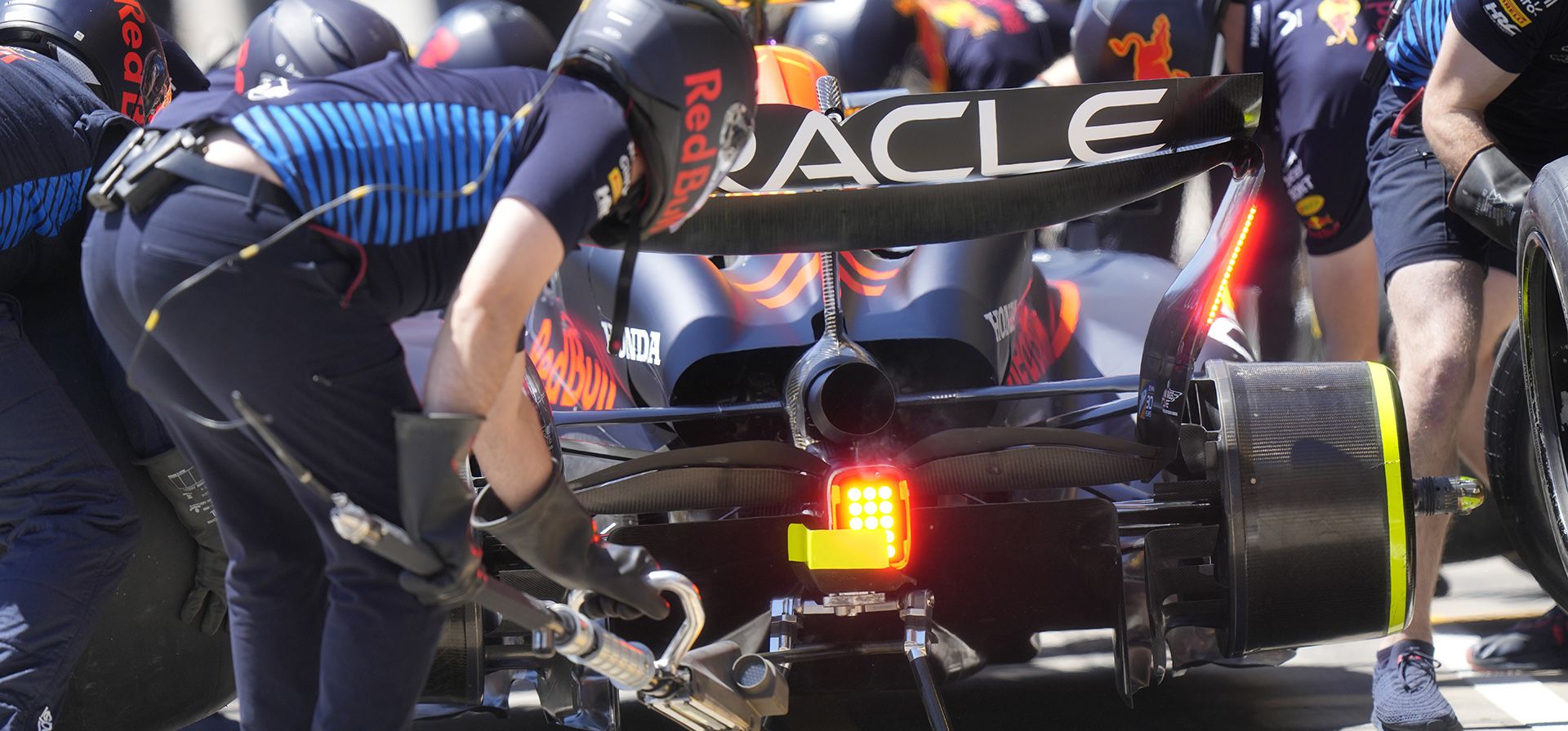 El piloto holandés de Red Bull Max Verstappen asiste a la primera práctica libre en el circuito Dino y Enzo Ferrari, en Imola, Italia, el viernes 17 de mayo de 2024. El Gran Premio de Fórmula Uno de Emilia Romagna de Italia se llevará a cabo el domingo. (Foto AP/Luca Bruno) El piloto holandés de Red Bull Max Verstappen asiste a la primera práctica libre en el circuito Dino y Enzo Ferrari, en Imola, Italia, el viernes 17 de mayo de 2024. El Gran Premio de Fórmula Uno de Emilia Romagna de Italia se llevará a cabo el domingo. (Foto AP/Luca Bruno)