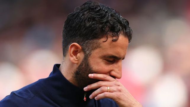 El director técnico Ruben Amorim está en la cuerda floja en Manchester United y uno de los nombres que se barajan para sucederlo es Mauricio Pochettino.