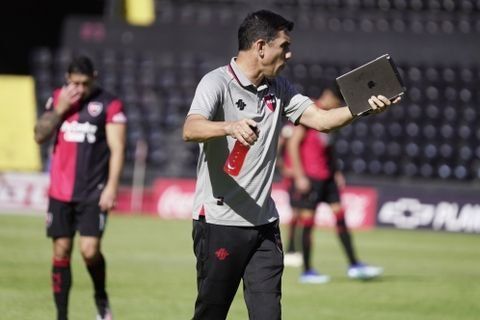 Mauricio Larriera explicó que no está definido el futuro del jugador leproso Franco Díaz.